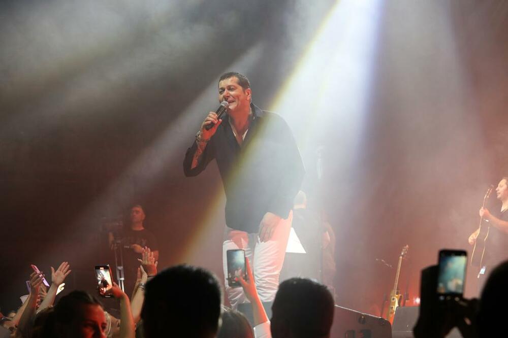 JOŠ JEDAN TRIJUMF PEJOVIĆA! Evo zbog čega se KOTIRA među NAJBOLJE pevače!