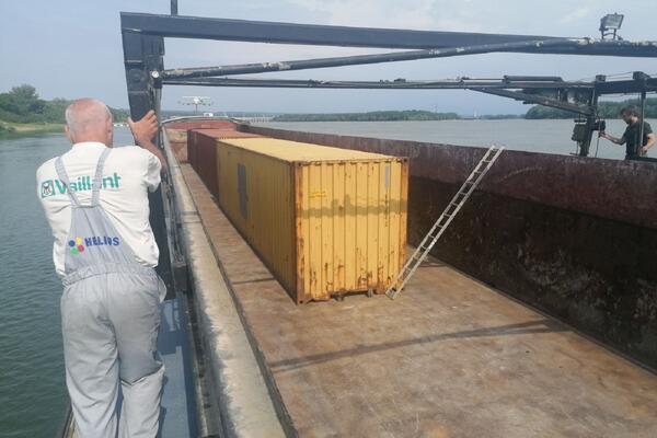 NAJVEĆA ZAPLENA U ISTORIJI CARINSKE SLUŽBE SRBIJE! Zaplenjena 3 BRODSKA KONTEJNERA u luci Prahovo i to OVOGA (FOTO)