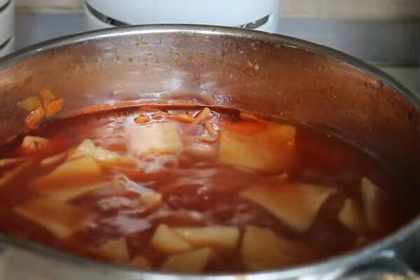 RECEPT ZA STARINSKU KISELU ČORBU KOJU SVI VOLE: 1 SASTOJAK daje POSEBAN ukus