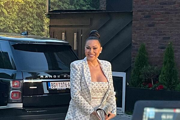 CECA SE VEĆ ORODILA SA FAMILIJOM GUDELJ? Stigli ZAJEDNO, a svi BULJE U ODELO SRPSKE MAJKE i ne mogu da veruju!