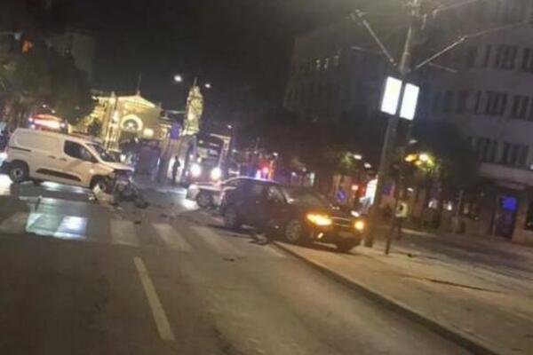 NESREĆA U NEMANJINOJ: Direktan SUDAR! (FOTO)