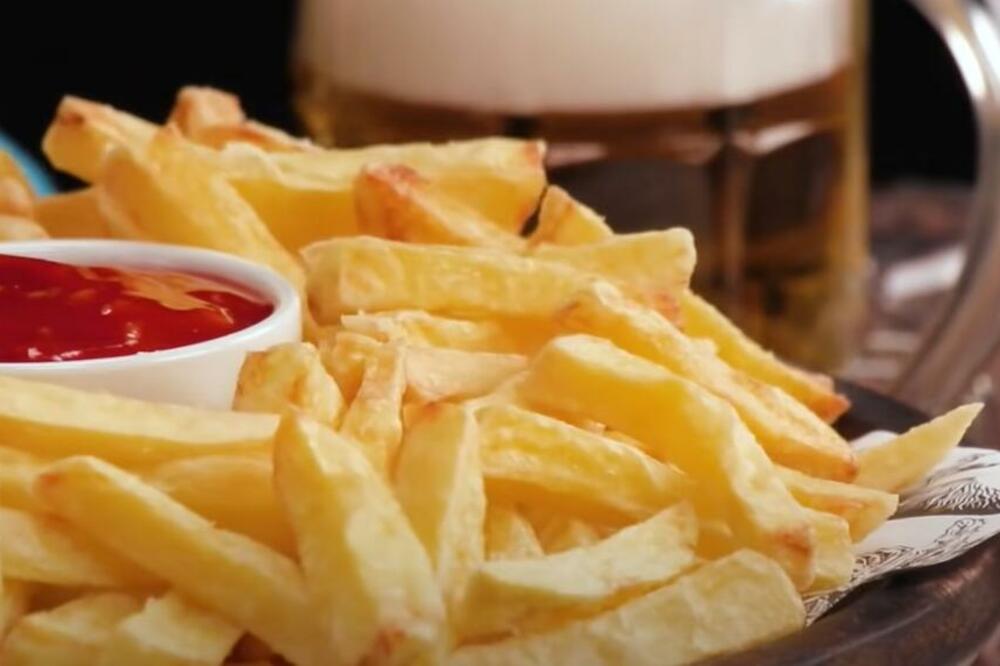 SAVRŠEN POMFRIT NE POTAPAJTE U ULJU, VEĆ GA SPREMITE NA OVAJ NAČIN: Biće mnogo UKUSNIJI, a i ZDRAVIJI JE