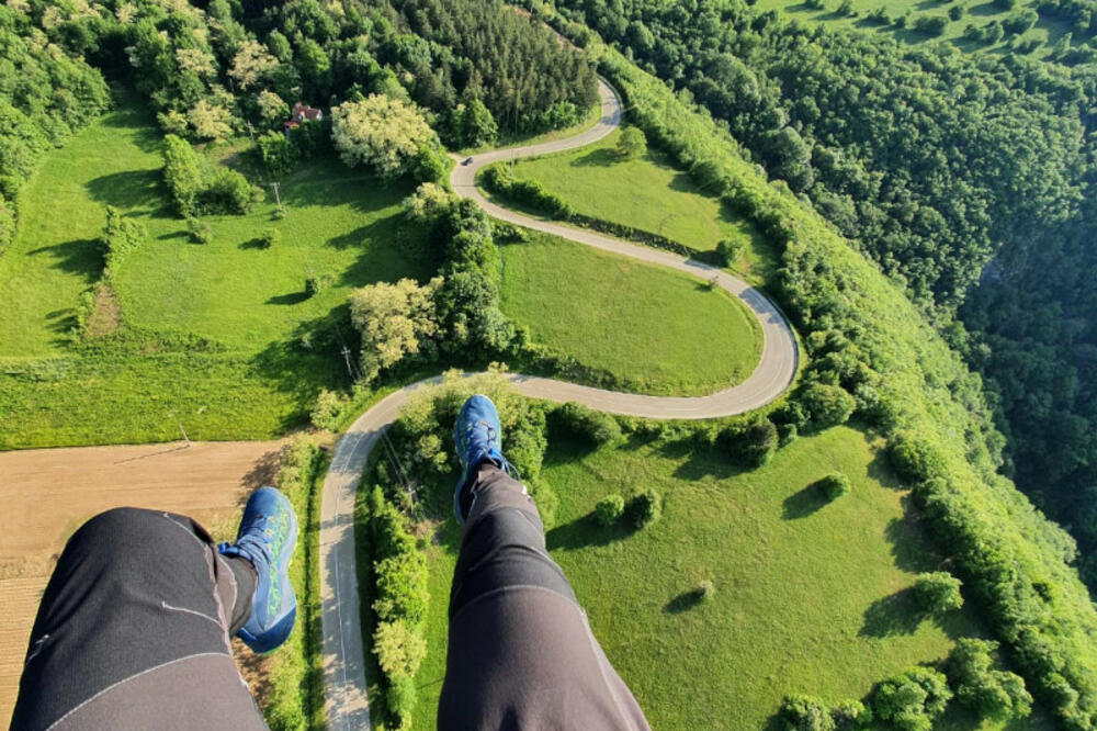 NEKADA LETE ČAK DO CRNE GORE: Idealno za PARAGLAJDERE-ovakve slike NESTVARNE LEPOTE sa Rajca još NISTE VIDELI! FOTO