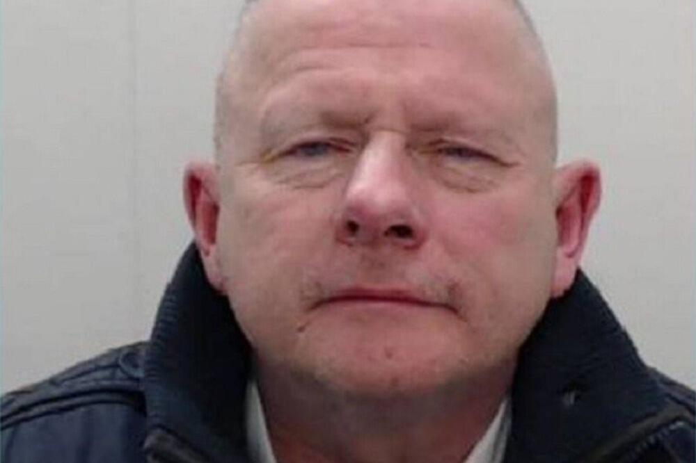 OTAC 4 DECE DROGIRAO I SILOVAO MALOLETNICE, ŠOK DETALJI: U kolima im je radio nešto UŽASNO