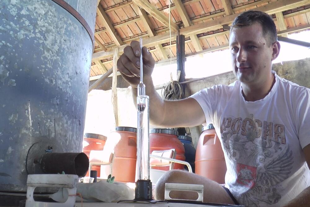 IZ SRPSKOG LAMPEKA STIGLA DO DIZELDORFA I SRUŠILA GRANICE: Za ovaj proizvod čuo je CEO SVET! (FOTO)