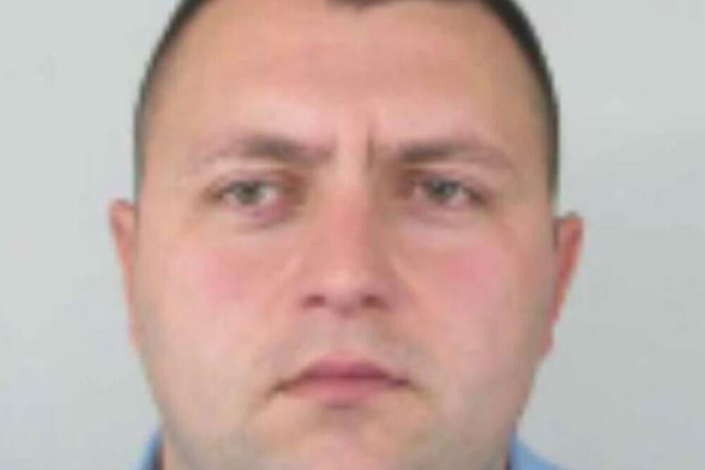 NESTAO POLICAJAC: Automobil pronađen na putu, od njega ni traga ni glasa!