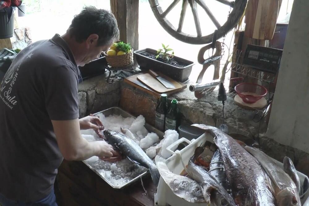 MIRIŠE NA MORE USRED SRPSKOG SELA! Ovaj čovek je napravio svoj raj na kopnu, pogledajte samo (FOTO)