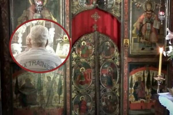 DEDA OMAŠIO "DRES KOD" ZA PRAVOSLAVNU CRKVU: Molio se u MAJICI sa VULGARNIM natpisom, da li je ovo REALNO?! FOTO