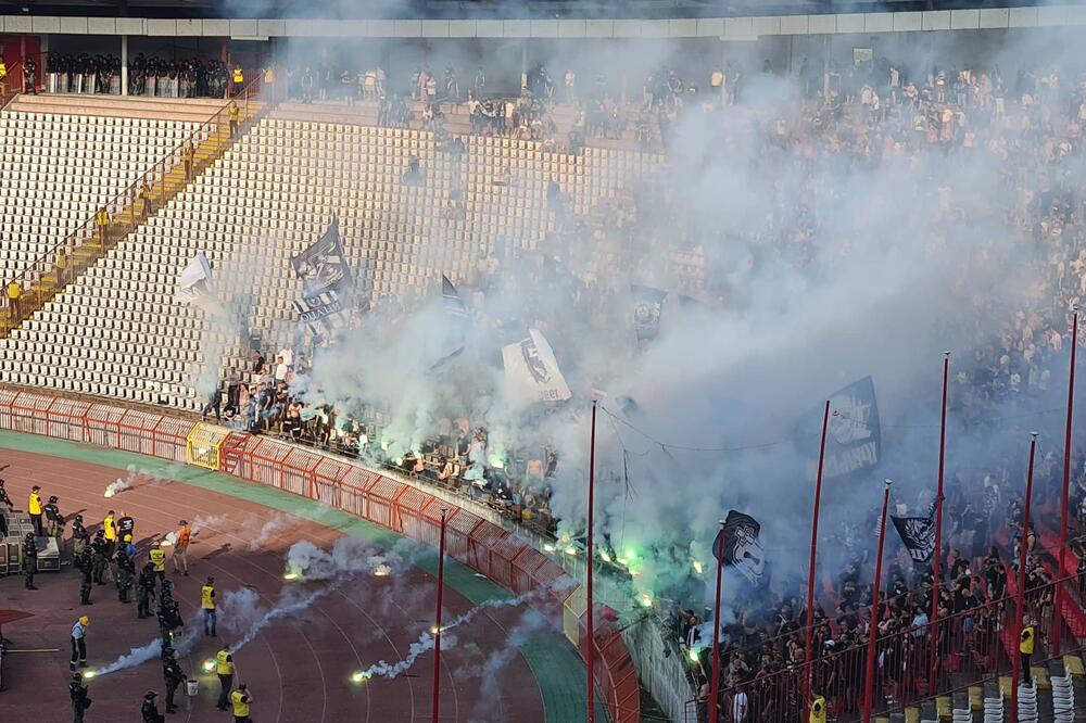 GROBARI ZAPALILI JUG: Navijači Partizana napravili pravu uvertiru pred finale Kupa! (FOTO)