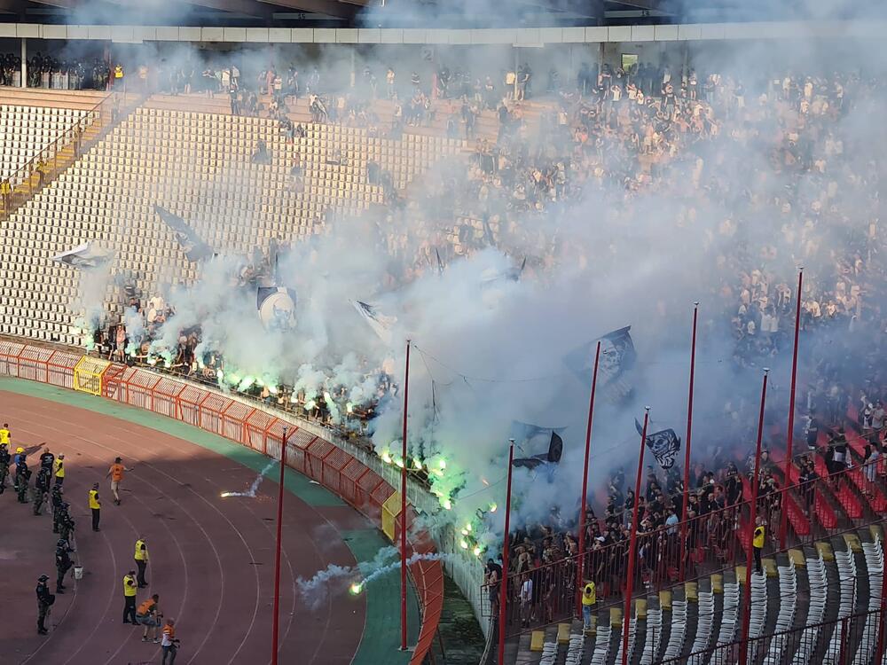 Bakljada Grobara, 168. večiti derbi, Jug, Grobari, Navijači Partizana