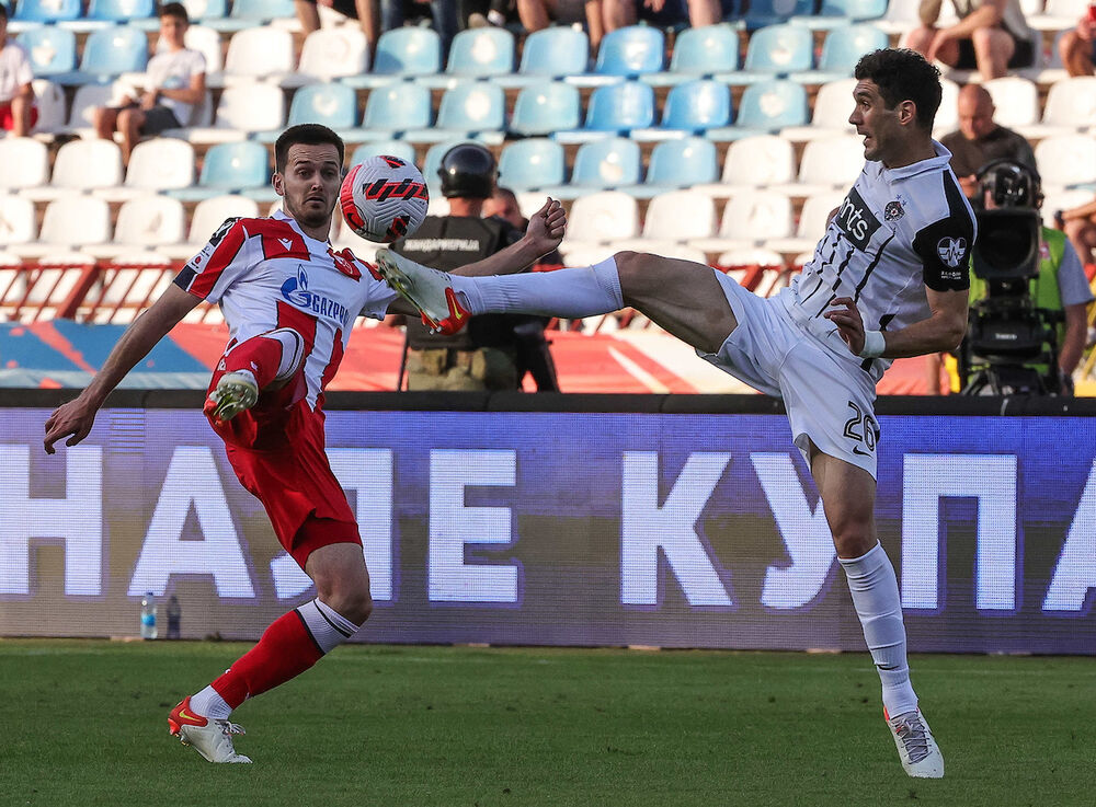 Aleksandar Miljković (desno) u dresu Partizana