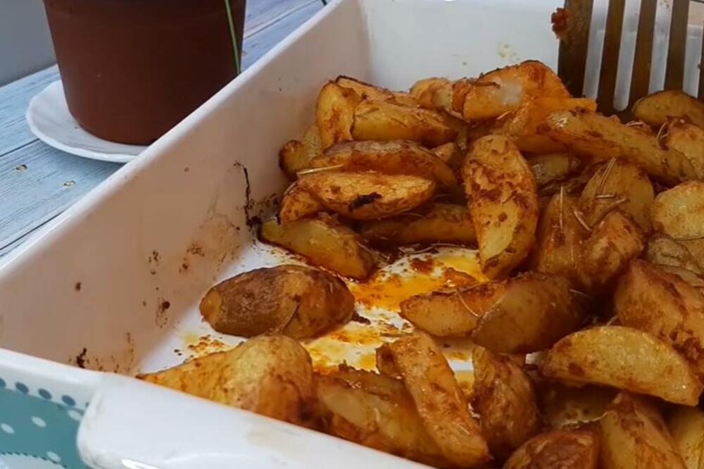 Samo uz OVO će vam krompirići iz rerne BITI PREUKUSNI: Isprobajte STARI RECEPT i oduševite ukućane