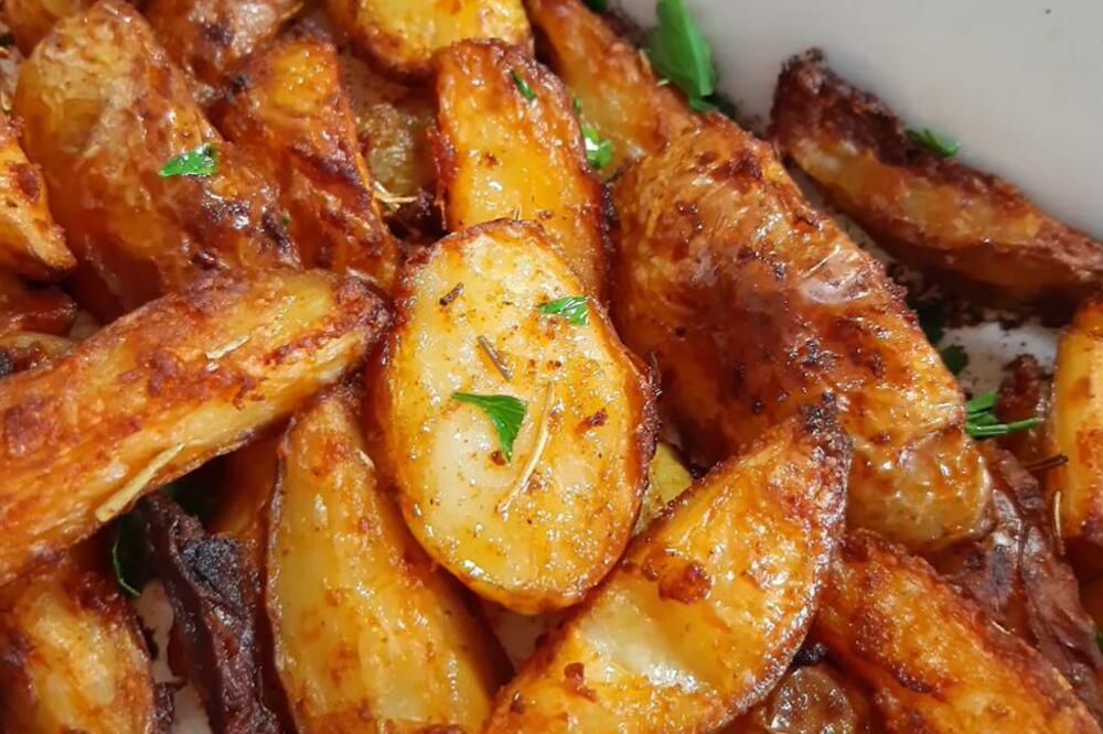 RECEPT ZA MLADE KROMPIRIĆE KAKAV JOŠ NISTE PROBALI: Evo kakve CAKE SU U PITANJU