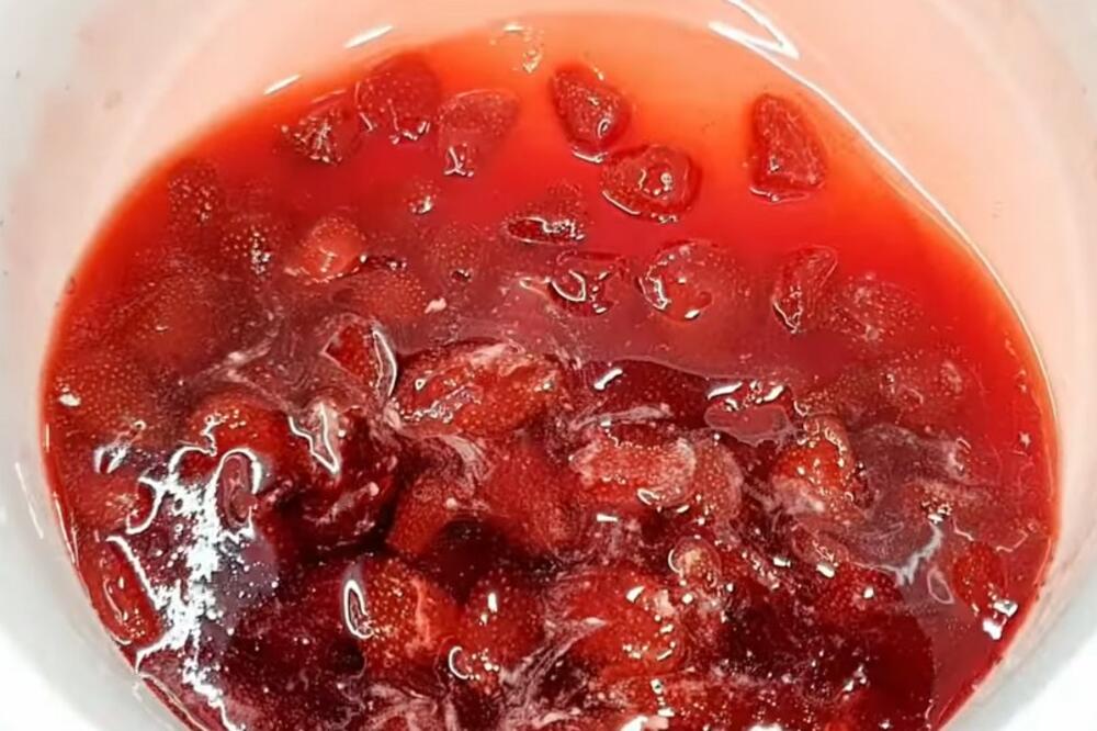 SEZONA JE U PUNOM JEKU, EVO KAKO DA NAPRAVITE NAJBOLJE SLATKO OD JAGODA: Stara domaćica podelila fantastičan recept