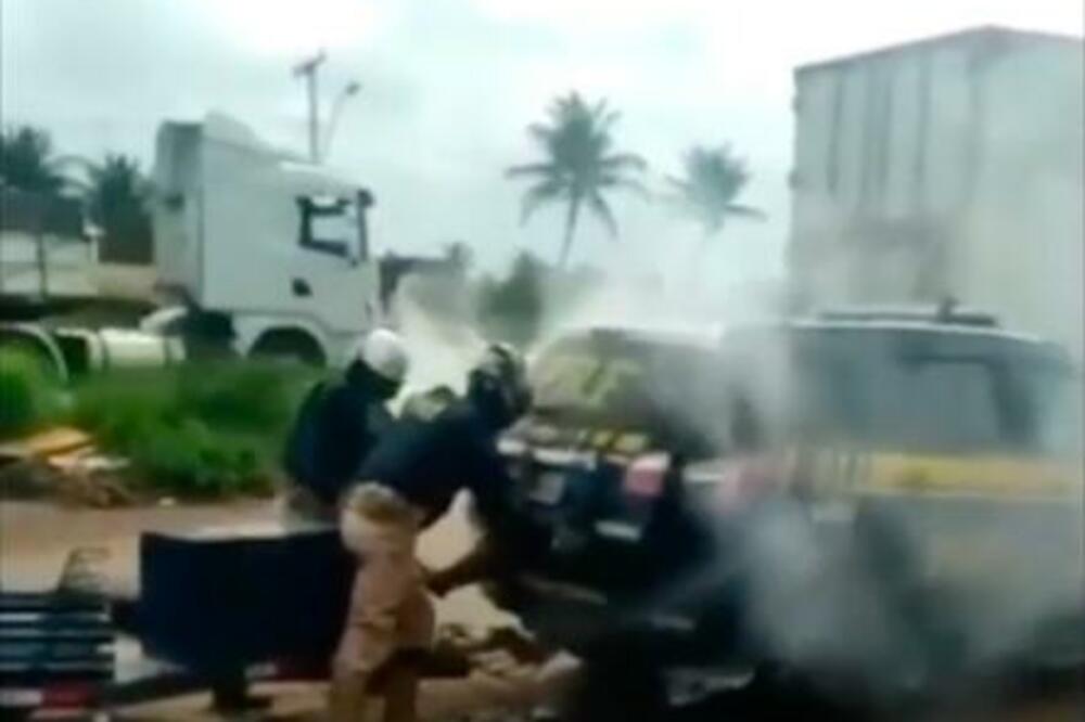 BES U BRAZILU ZBOG SMRTI MUŠKARCA KOJI SE UGUŠIO U GEPEKU: Policajci osumnjičeni da su ga UBILI, porodica OGORČENA!
