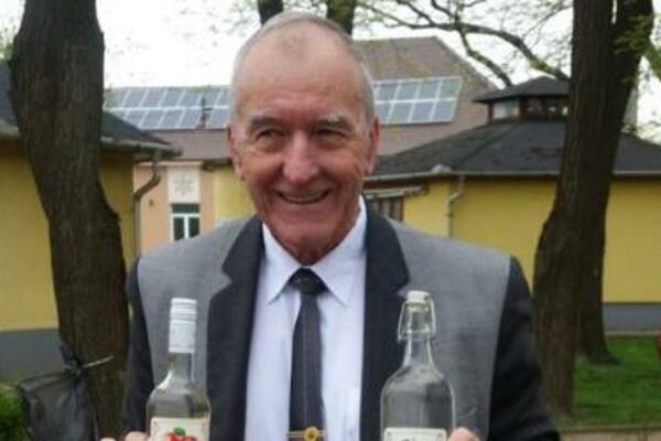 "NIKADA SE NISMO SVAĐALI": Mađarski gradonačelnik OŽENIO tinejdžerku, razlika u GODINAMA je FRAPANTNA!