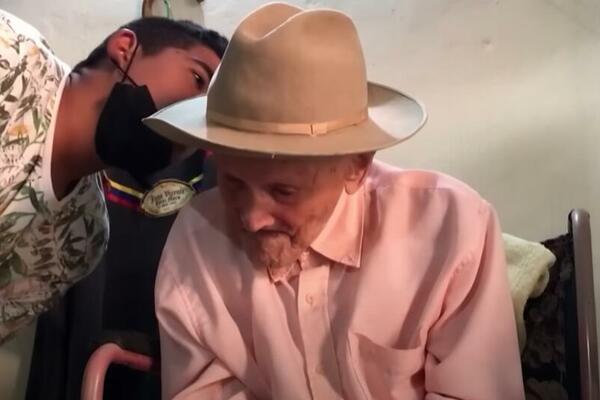 NAJSTARIJI ČOVEK NA SVETU DANAS PUNI 113 GODINA: Kaže da svakog dana pije čašu ovog PIĆA, veoma je DOBROG ZDRAVLJA!