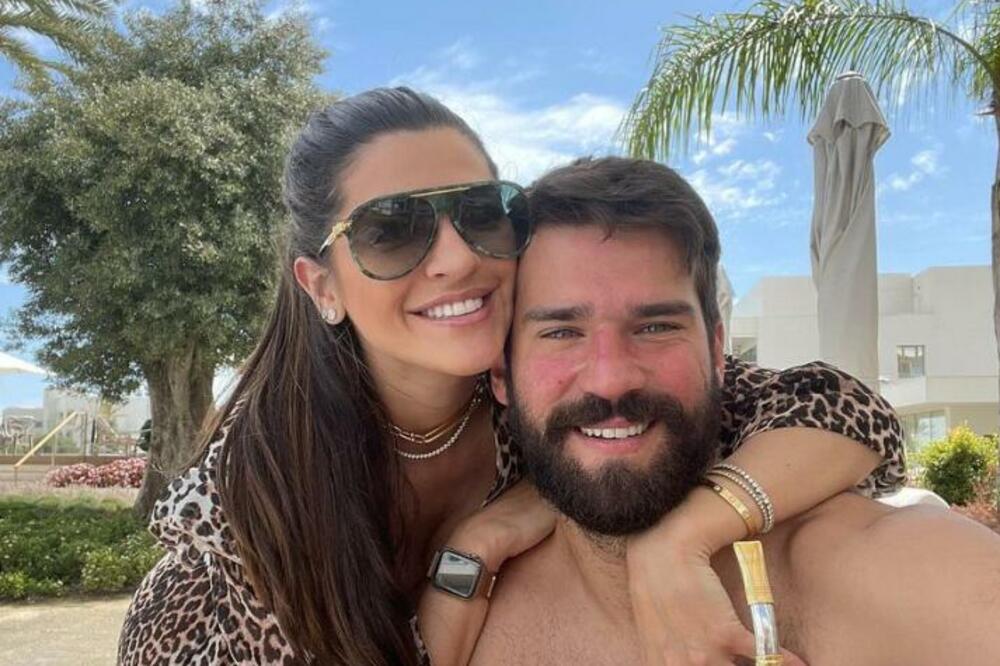 GOLMAN LIVERPULA JE PAŽLJIVO BIRAO SUPRUGU: "Bolje lekarka nego manekenka!" - pogotovo OVAKVA! (FOTO)