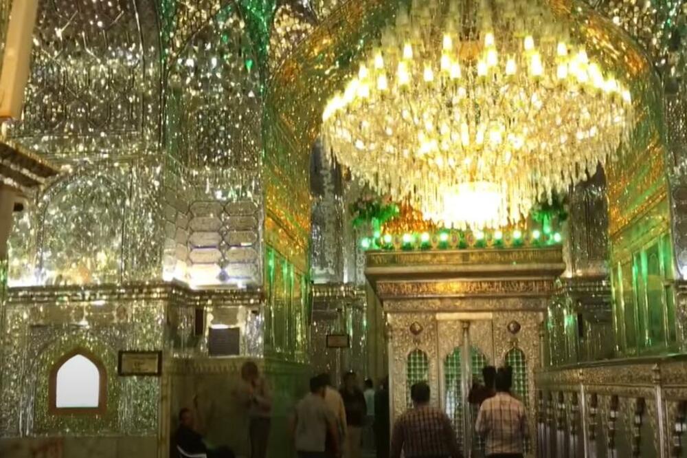 ZASLEPLJUJUĆA LEPOTA SMARAGDNE DŽAMIJE: Mauzolej KRALJA SVETLOSTI koji čuva grobove 2 BRATA! (VIDEO)