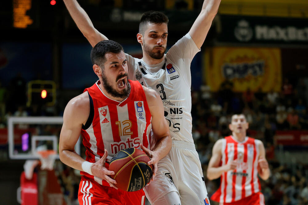 OPAKA PROZIVKA KALINIĆA: Izvukli detalj zbog kog se tresla Srbija, detalj privatnog snimaka kao transparent! (FOTO)