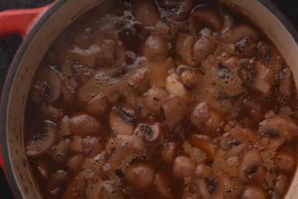 ČORBADŽIJSKA MANDŽA SE NEKAD SPREMALA SAMO ZA BOGATE: Ovo JELO je bilo zaboravljeno, a sad se "POVAMPIRILO"