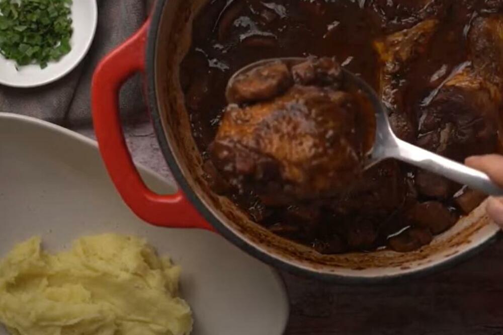 NAPRAVITE VINSKI GULAŠ ZA SAMO 400 DINARA: Caka je u OVOME, ukusniji je i od MAĐARSKOG (RECEPT)