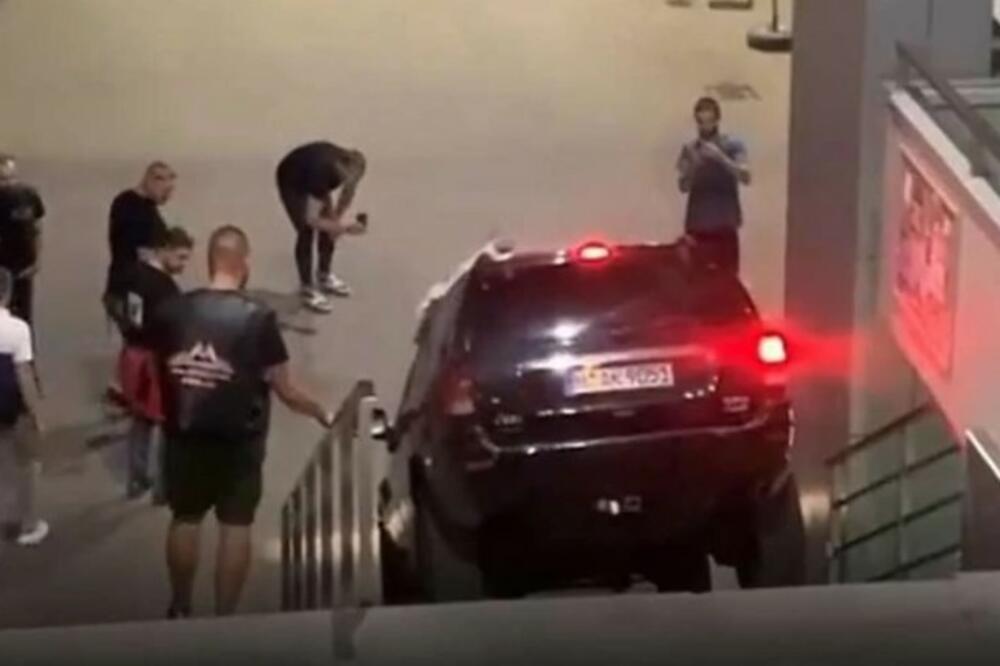 ŠOKANTAN SNIMAK SE DELI MREŽAMA: Vozač u Banjaluci pokušao AUTOMOBILOM da se spusti niz STEPENICE! (VIDEO)