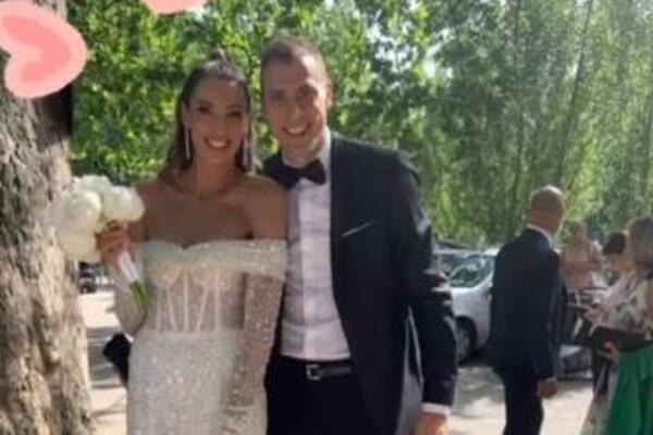 BIO JE U VEZI SA SAROM JOVANOVIĆ: Sada se oženio prelepom Bugarkom! NA ATANASIJEVIĆEVOJ SVADBI PEVALA ČUVENA ZVEZDA