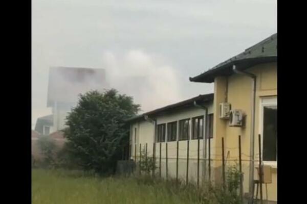 POŽAR U FUTOGU: Vatra oštetila radionicu (VIDEO)