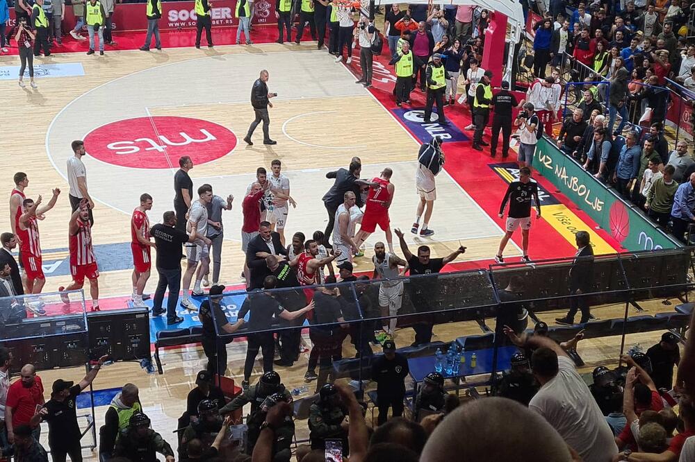 NEKO JE MOGAO OZBILJNO DA STRADA! Apsolutno neprihvatljivo: TOTALNO LUDO ČIME JE GAĐANA KLUPA PARTIZANA! (FOTO)