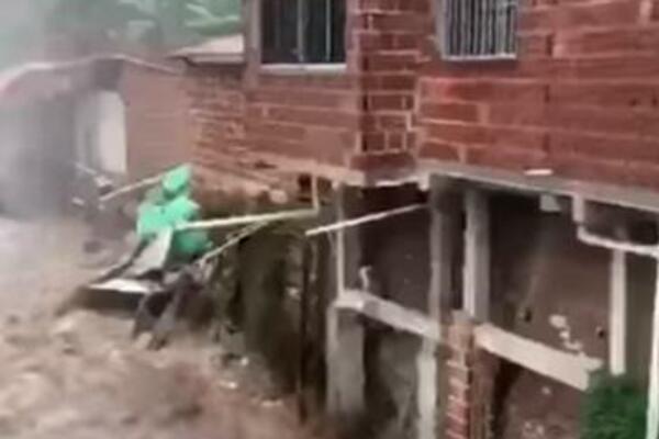 POPLAVE I KLIZIŠTA U BRAZILU: POGINULO najmanje 56 ljudi, na hiljade ostalo BEZ KROVA NAD GLAVOM (VIDEO)