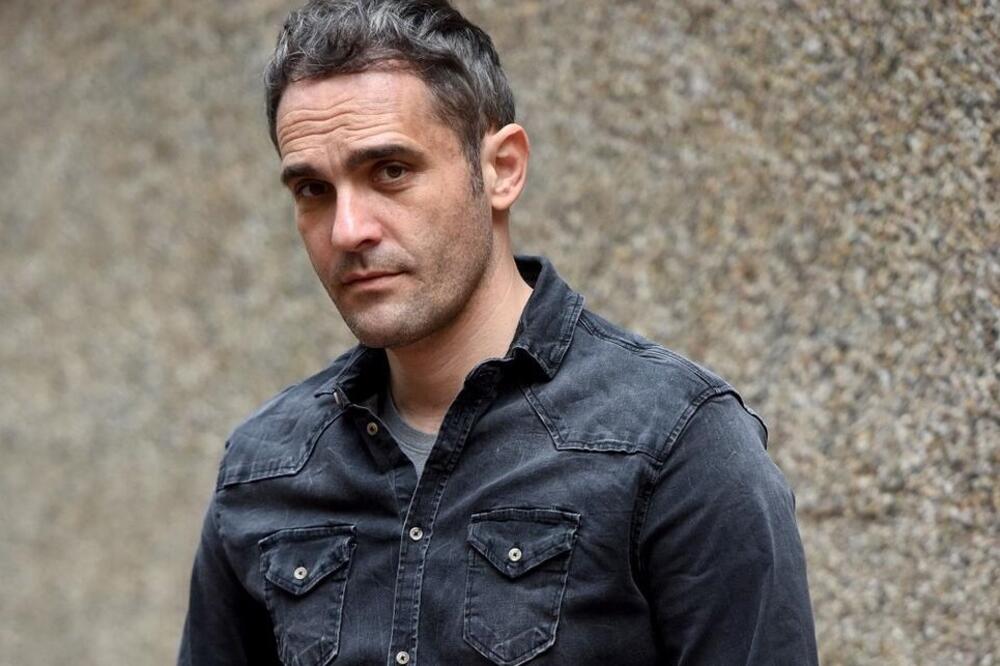 SVI U NEVERICI ZBOG RADIVOJA BUKVIĆA! Ne liči na sebe, najnovije fotografije ŠOKIRAJU: Šta se ovde desilo?! (FOTO)