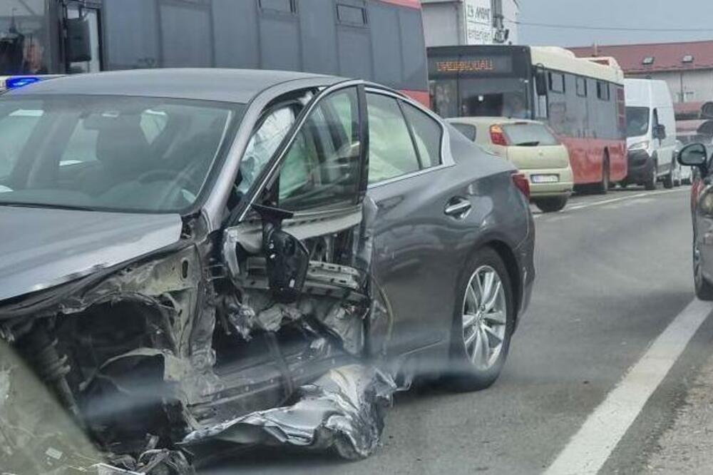 UŽAS NA IBARSKOJ MAGISTRALI! Audi uništen do NEPREPOZNATLJIVOSTI, stvara se gužva (FOTO) (VIDEO)