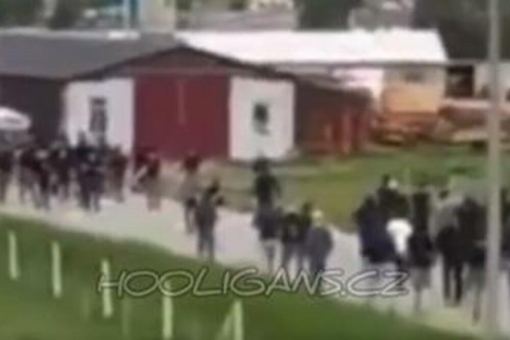 HULIGANI VRŠLJAJU: Masovna tuča Lešinari i Manijaka - RAZBIJENE GLAVE! Ima teže povređenih!