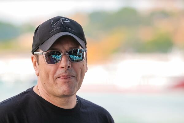 ROĐENI BRAT ACA PEJOVIĆA JE PRAVI FRAJER: Žene će ODLEPITI, zgodan kao APOLON