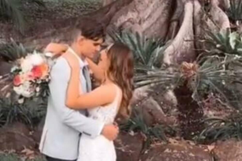 VENČANJE IZ NOĆNE MORE: Sverkva primetila KRVAV MLAZ, a kada joj je podigla VENČANICU IMALA JE ŠTA DA VIDI! (FOTO)