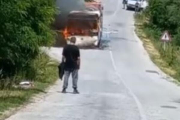 GOREO AUTOBUS NASRED PUTA: Nova šok SCENA U SRBIJI! (VIDEO)