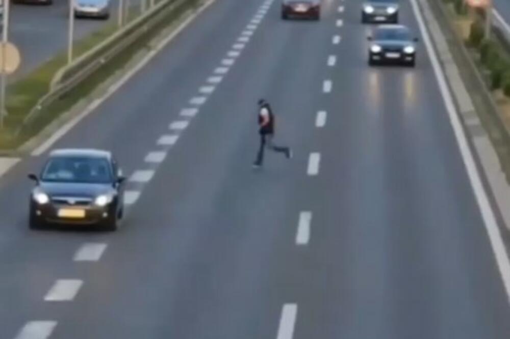 PRIJATELJU, ZAR JE TOLIKA PREŠA?! Svi gledaju u OVOG pešaka kod Sava centra i HVATAJU se za GLAVU od ŠOKA! (VIDEO)