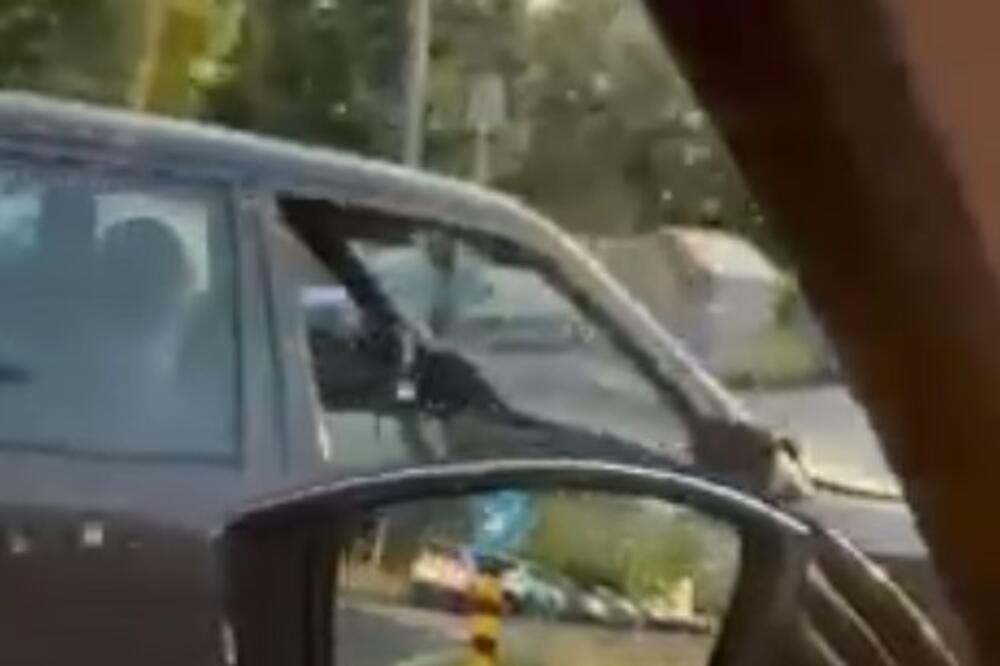 ŠOK SNIMAK SA SRPSKIH PUTEVA: Zbog njegove GREŠKE ili BAHATOSTI mogao je NEKO DA NASTRADA! (VIDEO)