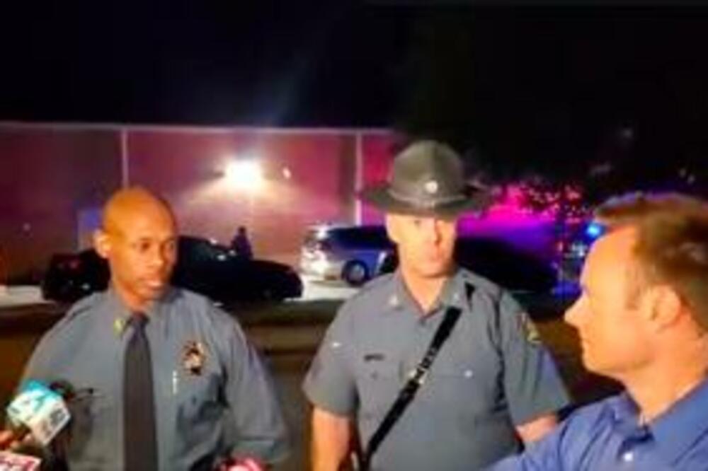 POLICAJCI UPUCALI TRUDNU AFROAMERIKANKU? Pokušavala da pobegne, ispalili u nju 5 metkova?