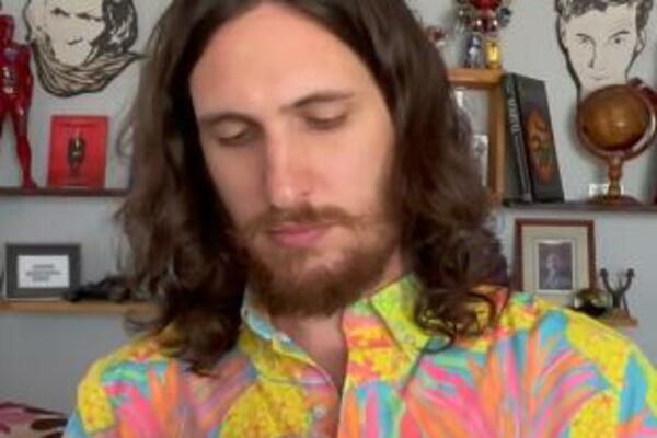 OTKRIO KAKO SE ZAPRAVO JEDU TOBLERONE, PA DOVEO DO ŠOK STANJA: To nikome nije PALO NA PAMET (VIDEO)