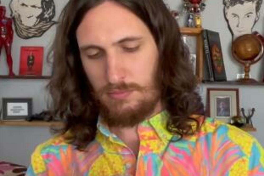 OTKRIO KAKO SE ZAPRAVO JEDU TOBLERONE, PA DOVEO DO ŠOK STANJA: To nikome nije PALO NA PAMET (VIDEO)