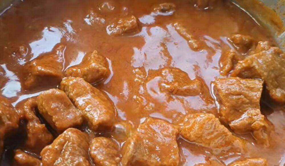 Gulaš sa svinjskim mesom