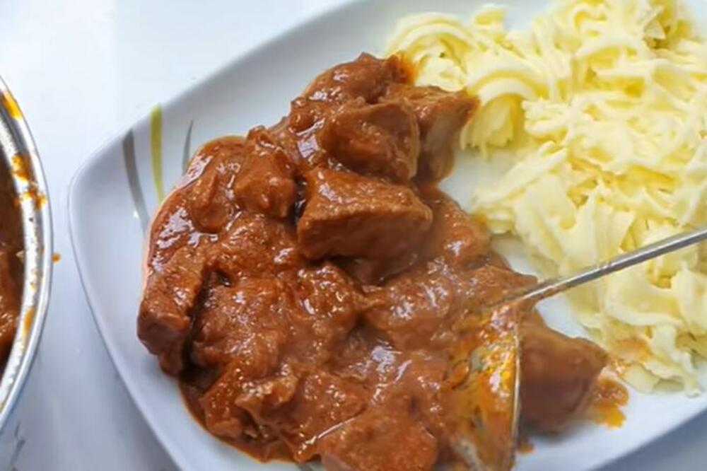 OVAKO SE PRAVI DOMAĆINSKI GULAŠ SA SVINJETINOM: Bez 1 SASTOJKA ne može da se ZAMISLI, svi će vam tražiti RECEPT