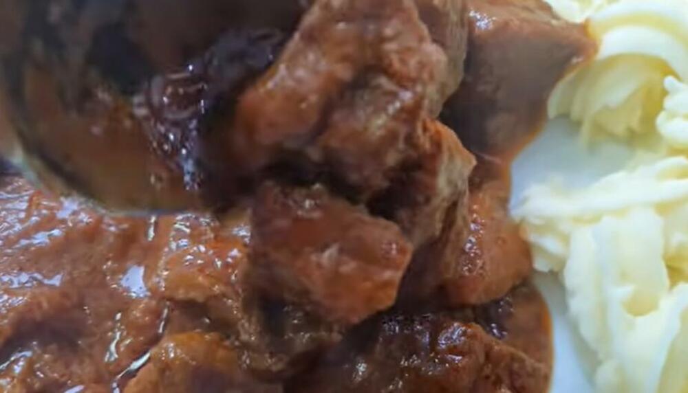 Gulaš sa svinjskim mesom