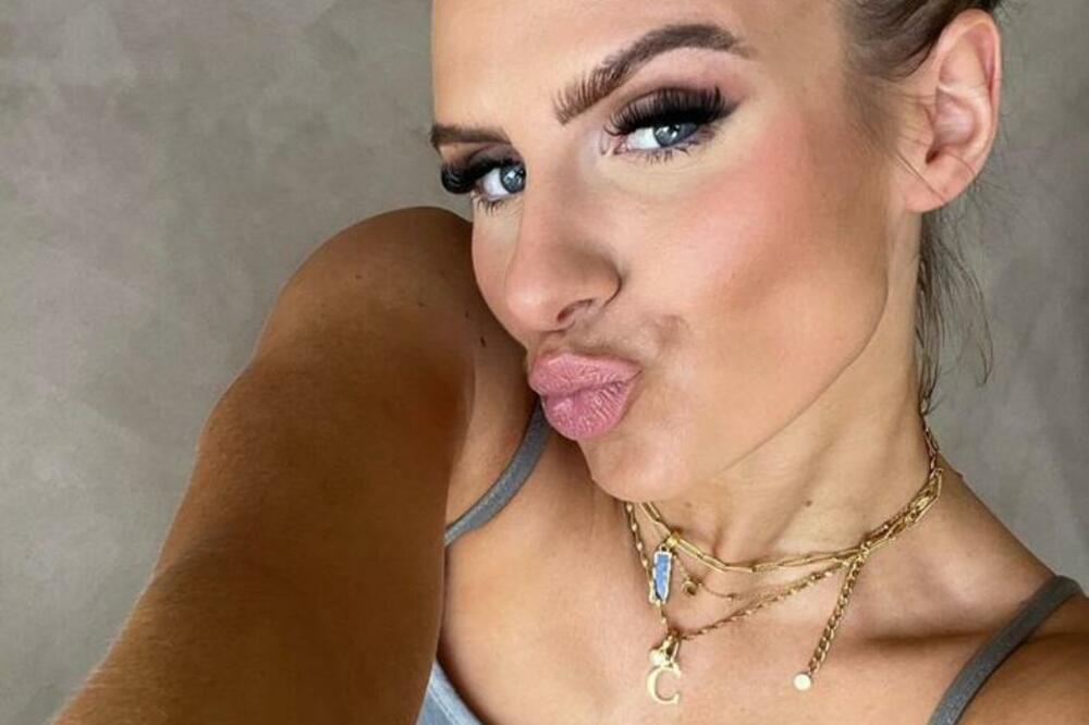 RIJALITI UČESNICA KAO IZ FILMOVA ZA ODRASLE: Ono što radi u VODI, sanjaćete noćima, previše je (FOTO)