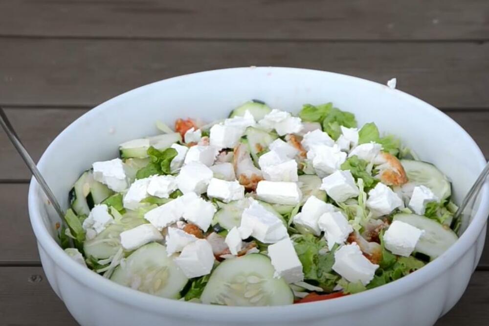RIBLJA SALATA BEZ KOJE NEĆETE MOĆI: Preukusna, a tek KOLIKO JE ZDRAVA (RECEPT)