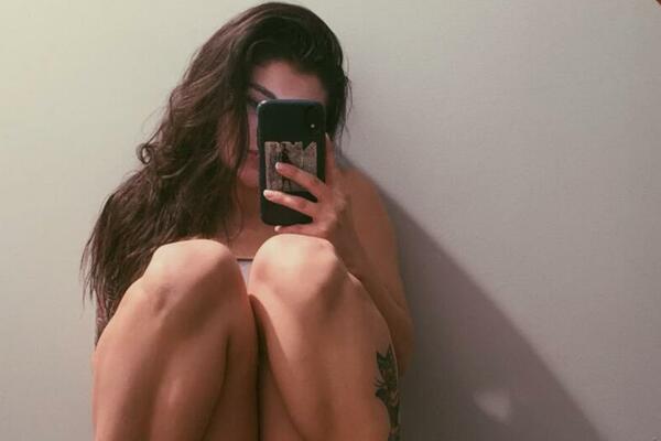 TEK KADA SE SKROZ SKINULA SHVATILA JE DA JE PORED NJEN ROĐENI BRAT: Mnogi TVRDE DA LAŽE, ko je OVDE LUD?! (VIDEO)