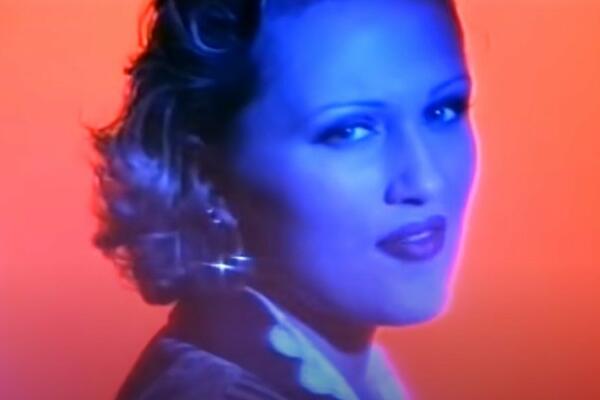 OTPEVALA JE NAJVEĆI HIT 90tih, MUŠKARCI SU LUDELI ZA NJOM: Sada ima 51 godinu, I VRH JE RIBA! (FOTO)