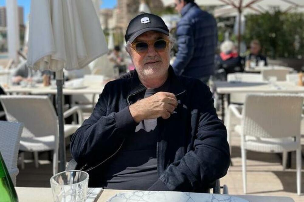 MILIJARDER UHVAĆEN SA TRI BIVŠE NA JAHTI: Jedna 46 GODINA mlađa, drugu TRUDNU PREVARIO, a tek šta je trećoj radio!